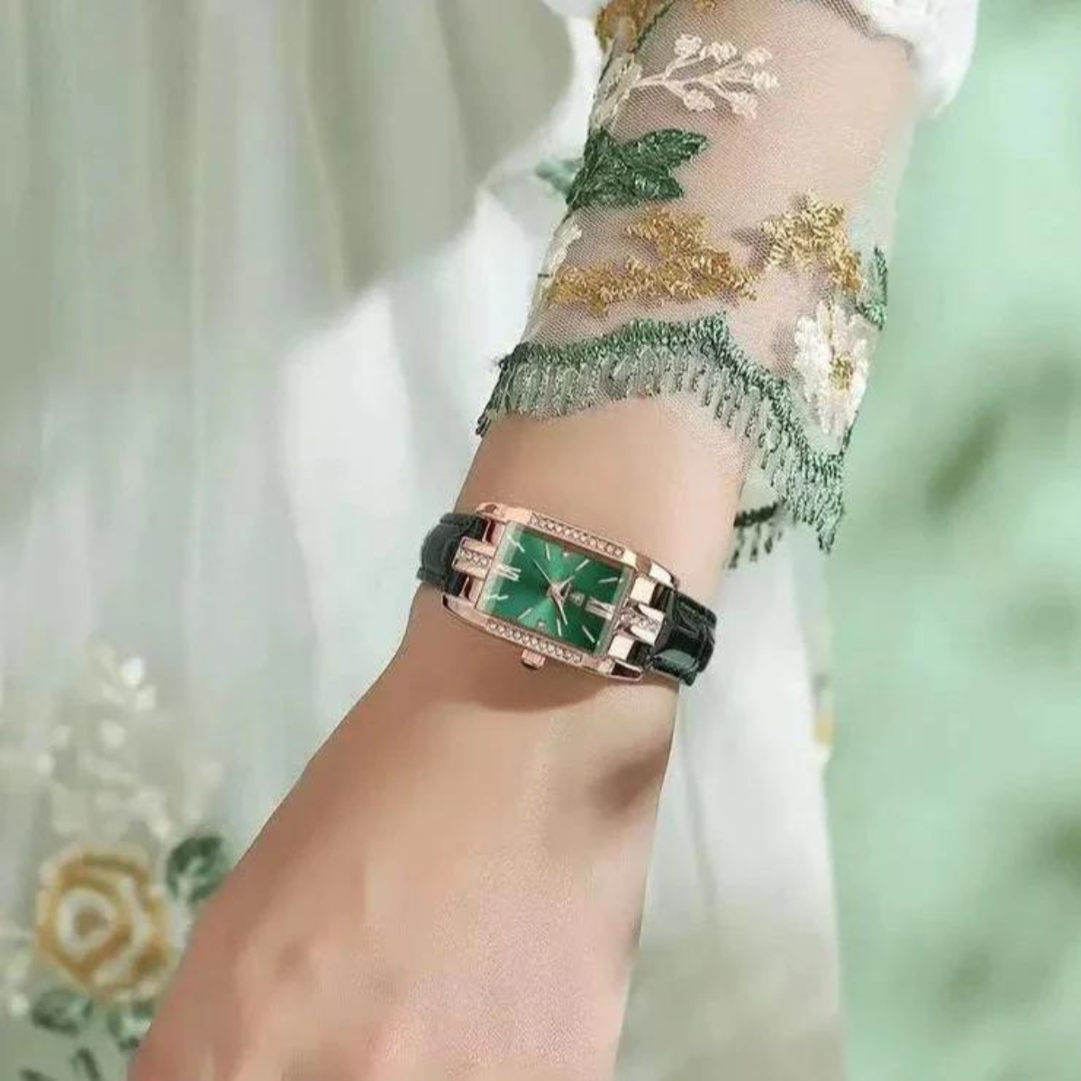 Esencia Esmeralda: Reloj de Elegancia Atemporal